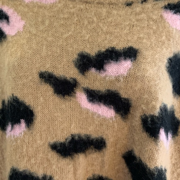 Fantastic Fawn Fuzzy Leopard sweater animal print - Picture 2 of 6